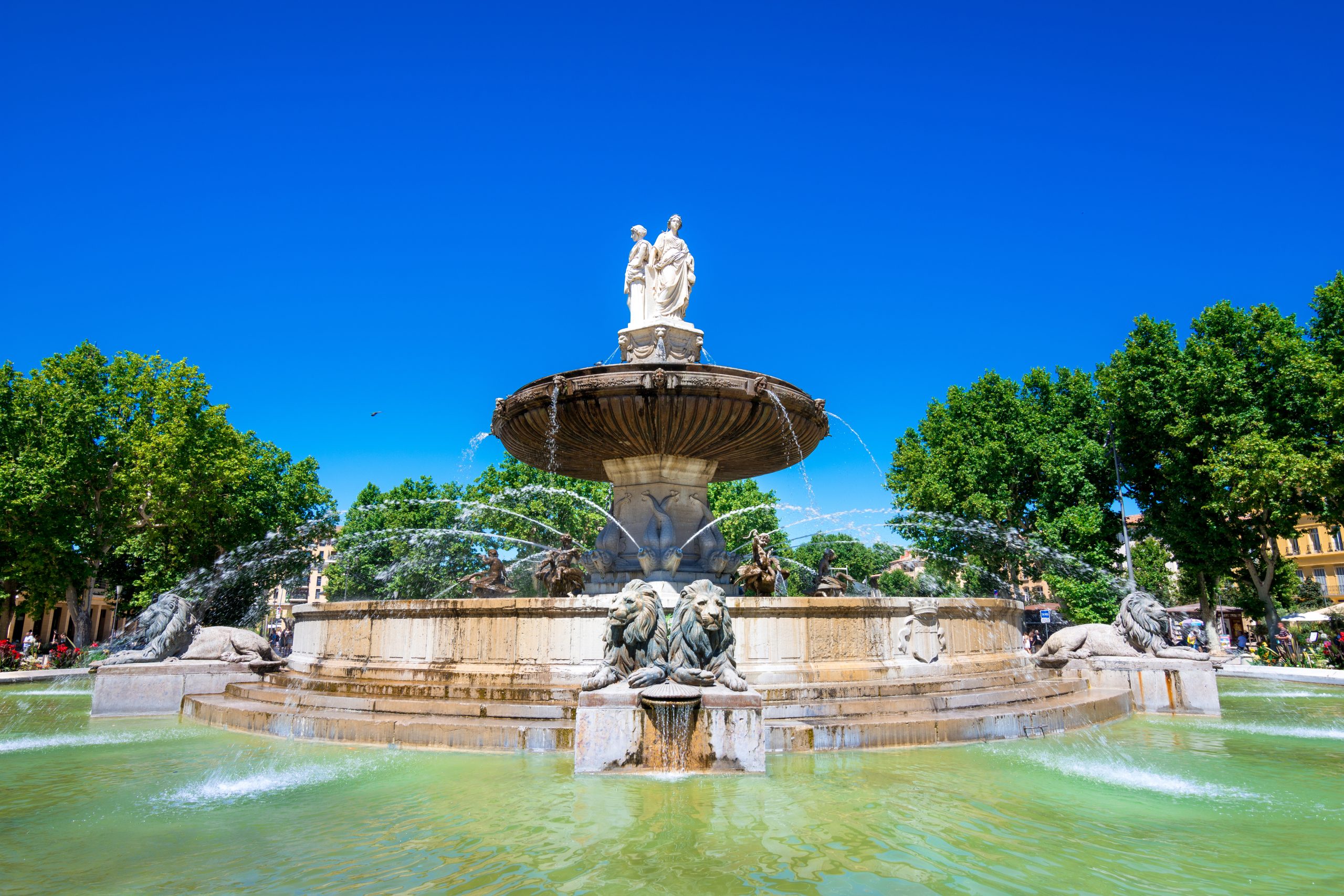 Présentation INEAD, école en ligne. Aix-en-Provence, fonatine de la Rotonde.